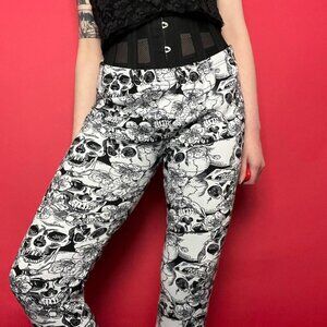 Black and white  skull printed leggings 🖤🤍